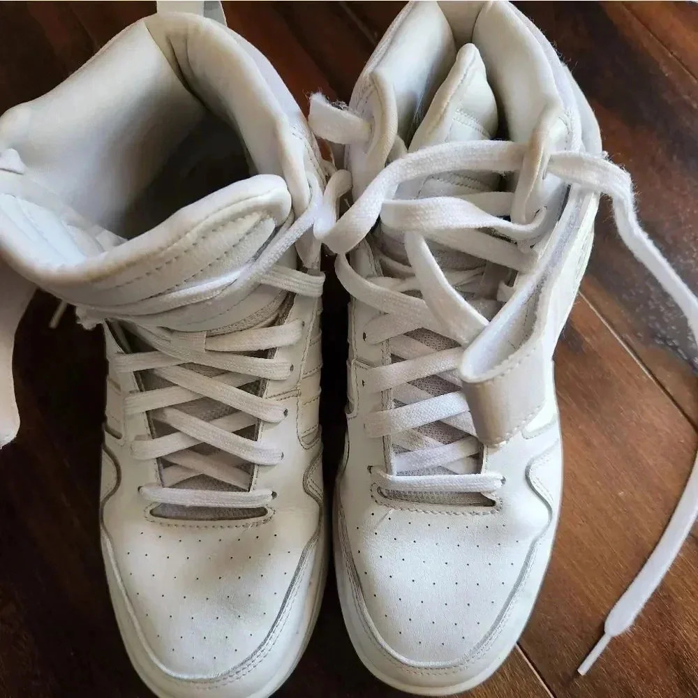 Adidas youth girls' white basketball sneakers Size 6.5